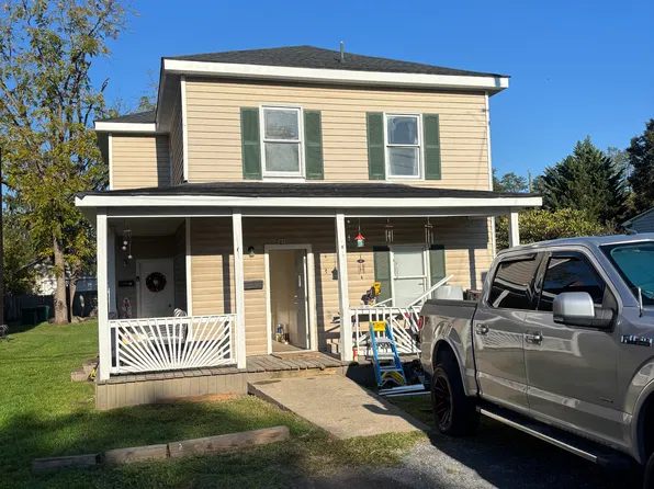 2 bed, 1.0 bath, $1,400, 261 N Augusta Ave #B, Waynesboro, VA 22980