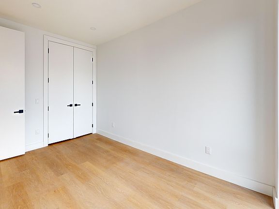 5th image of 231 Tompkins Ave #3F