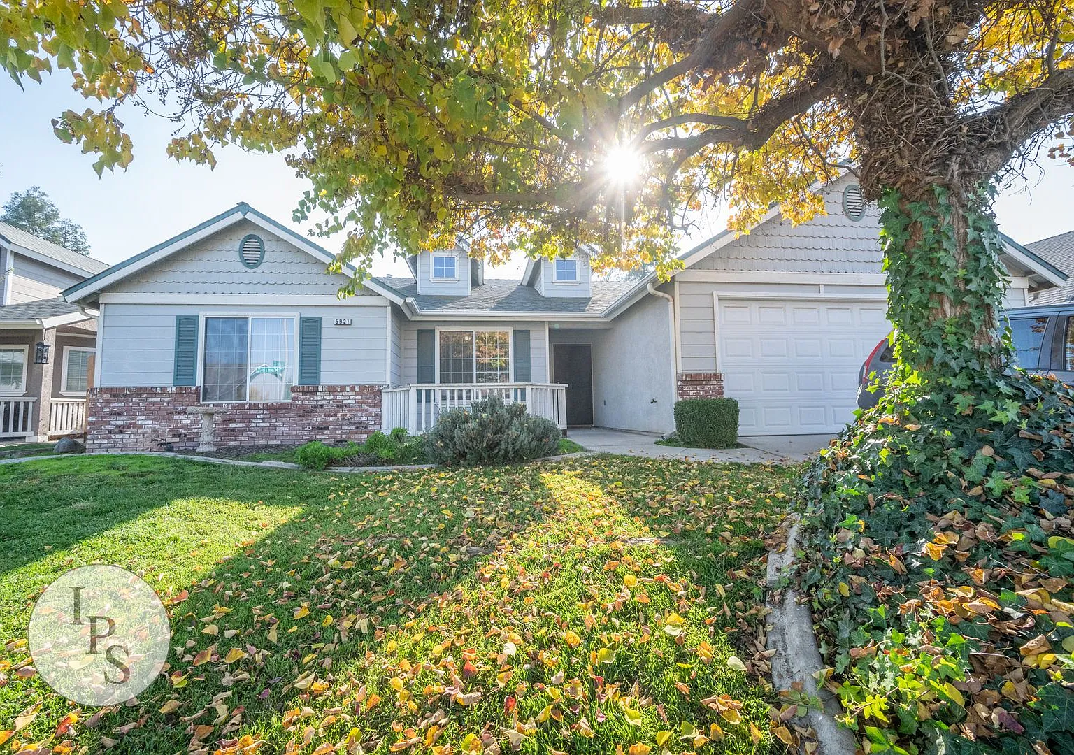 Fresno Westside Home, 3BR/2BA, Built 2002 - Lots of Amenities! — Photo 1