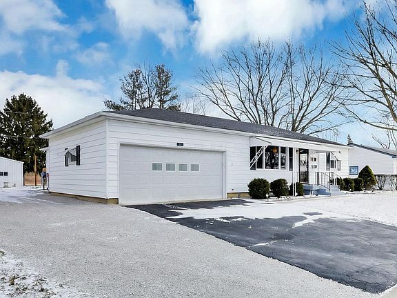 3rd image of 62 Arlington Ave