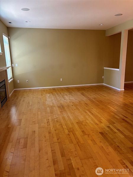 5th image of 4689 Wade Street
