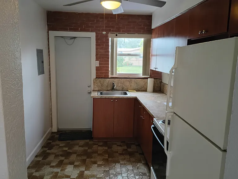 2221 Johnson St #N — Photo 3
