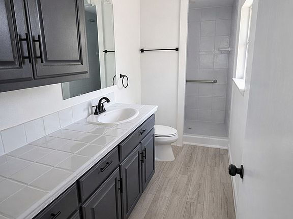 4th image of 507 W 5TH ST