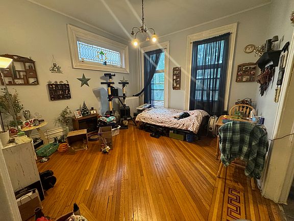 2nd image of 324 Hudson Ave APT 1R