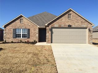 2705 Whispering Woods Ct, Lowell, AR 72745