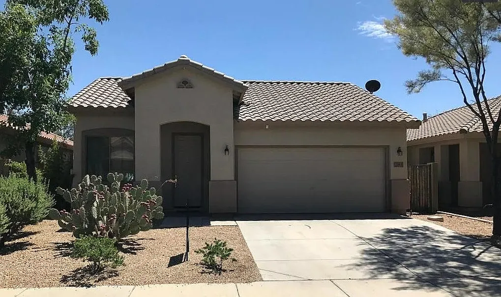 4 bed, 1827 sqft, $2,495 — Photo 1