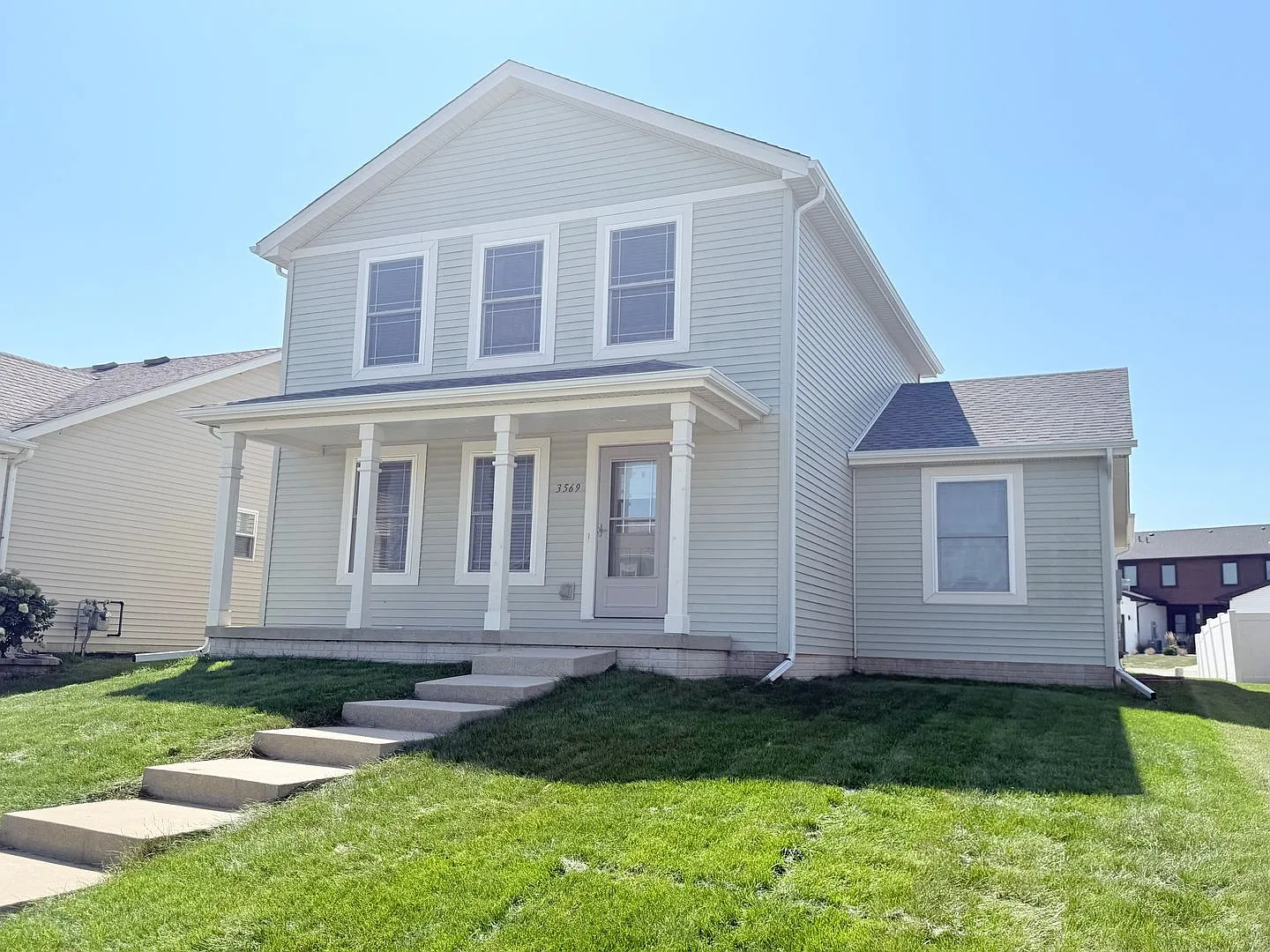 Spacious 4-Bedroom Home with Finished Basement & 2-Car Garage — Photo 1