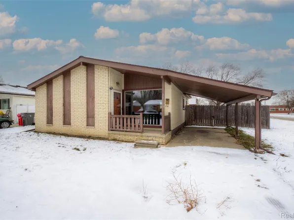 20193 Kemp St, Clinton Township, MI 48035