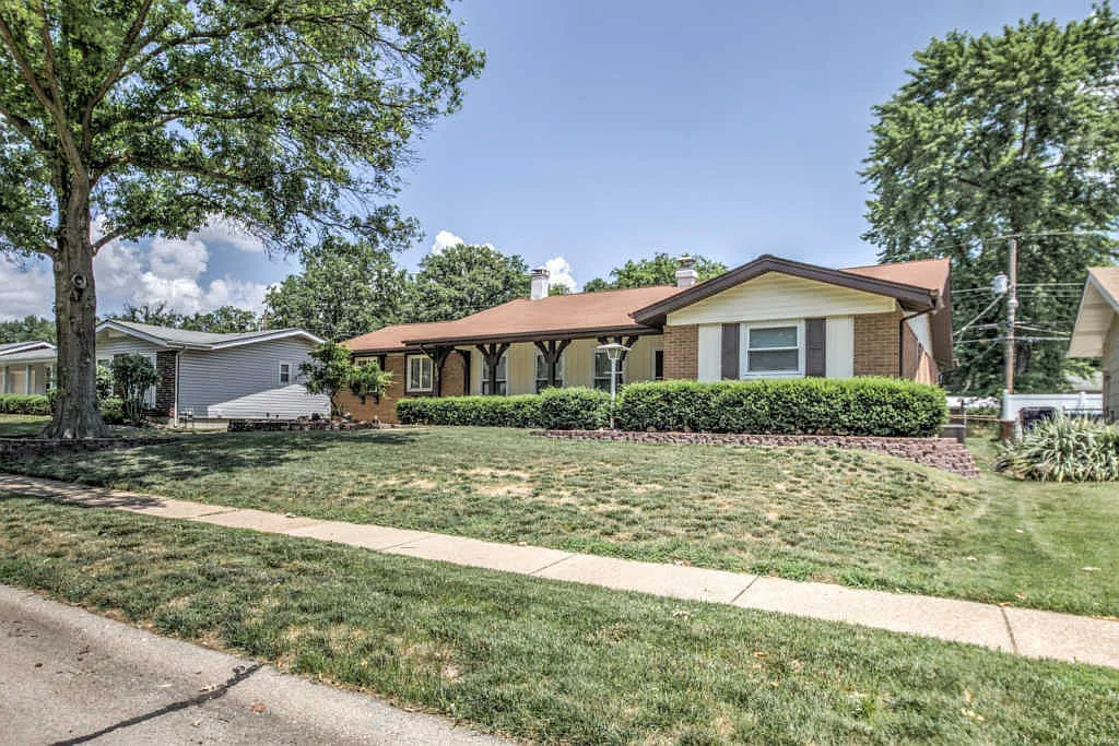 1403 Kingsford Dr photo 1