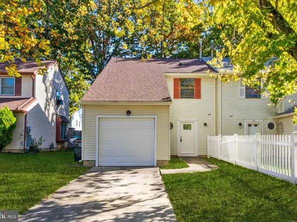 24 Hyacinth Ln, Sicklerville, NJ 08081