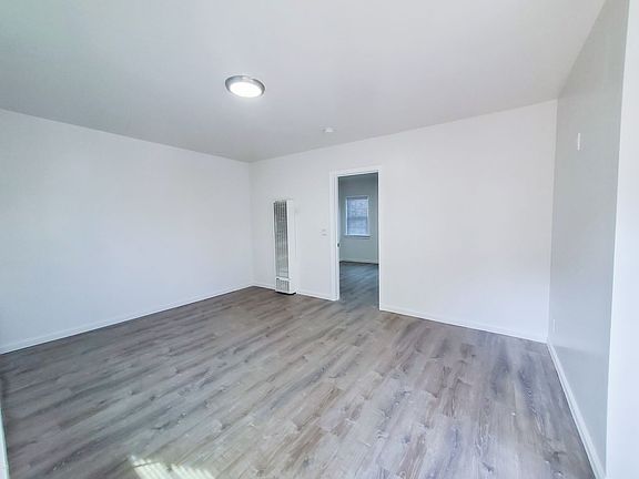 5th image of 325 N La Brea Ave APT D