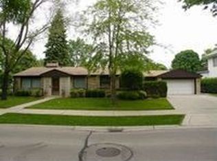 228 Lionel Rd, Riverside, IL 60546