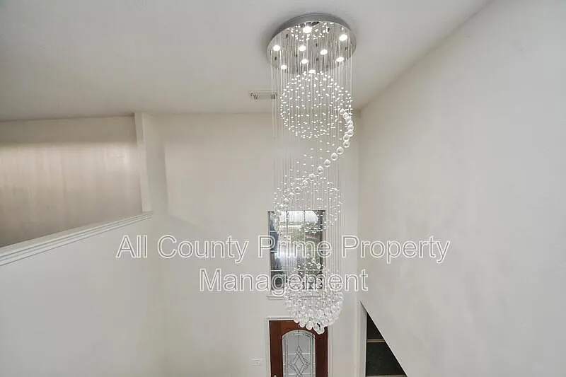 3 bed, 2.5 bath, 2123 sqft, $2,250 — Photo 3
