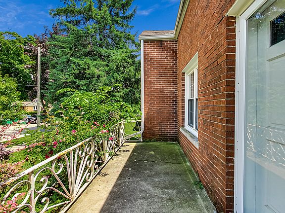 3rd image of 5457 Greenwood St