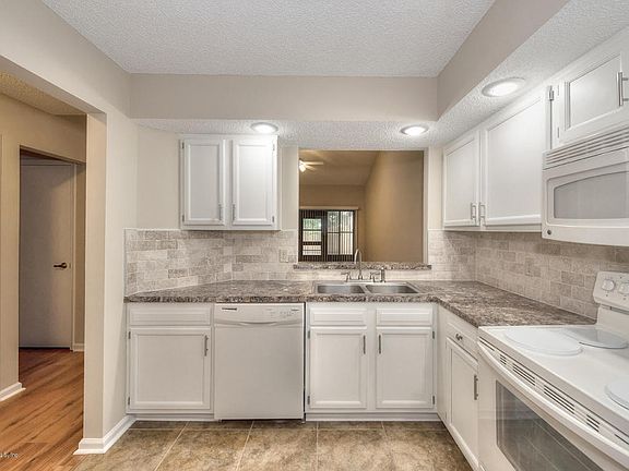 4th image of 11425 Squire Way Ln