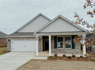 2533 Farmville Lakes Dr, Auburn, AL 36380