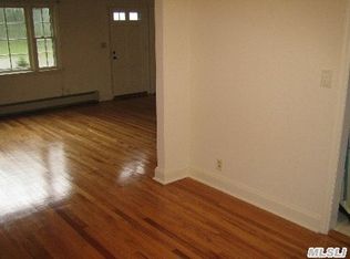 14 Avondale Dr, Islip, NY 11751