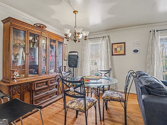 5th image of 5625 Scofield Rd