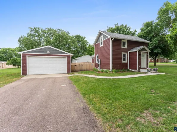 600 Sunnyside Ave, Valley Springs, SD 57068