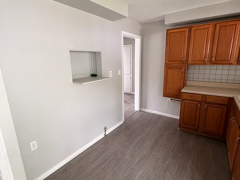 4655 Niagara St — Photo 10
