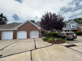 6304 Eagles Lake Dr, Cincinnati, OH 45248