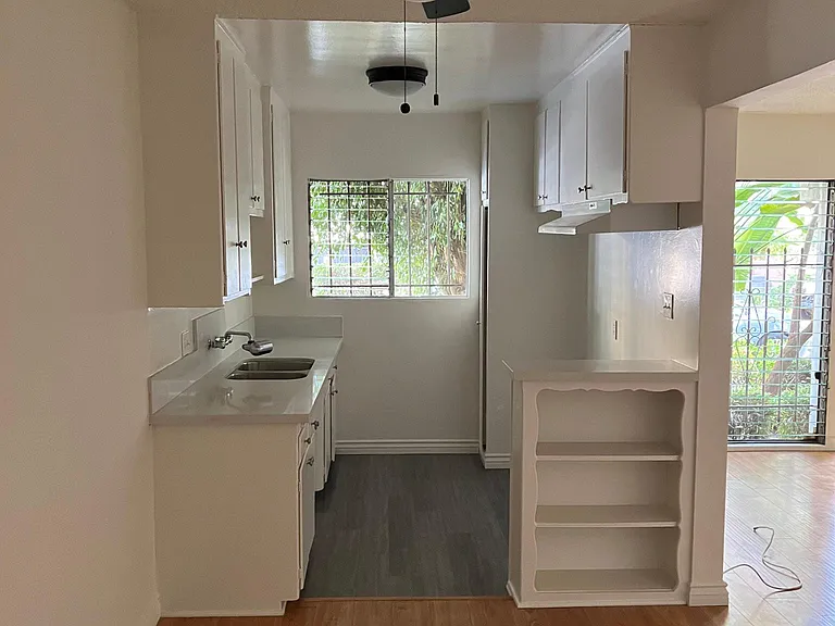 1035 N Edinburgh Ave #1 — Photo 5