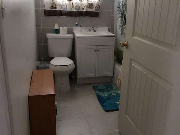 4th image of 719 E B Ave