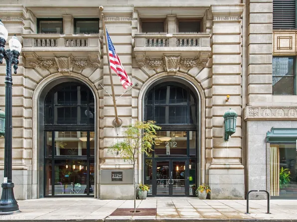 212 W Washington St APT 2010, Chicago, IL 60606