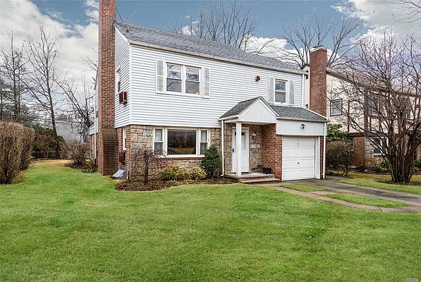 Sold by Daniel Gale Sotheby's International Realty | media 2