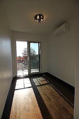 5th image of 352 Irving Ave #3A
