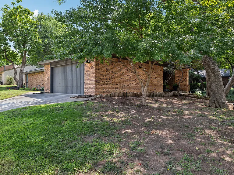 3911 Morrison Cir — Photo 50