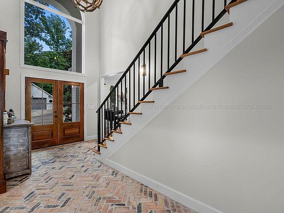 4th image of 363 W Pointe Dr
