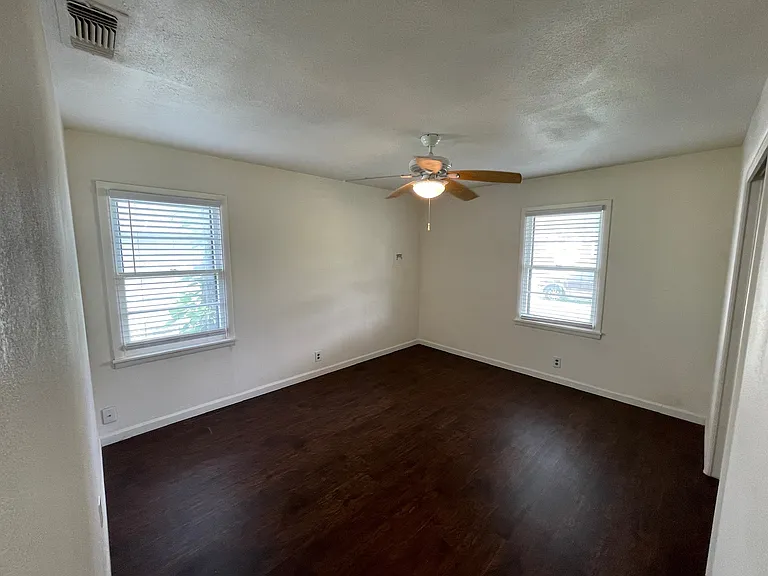 4749 Laverda Dr — Photo 34