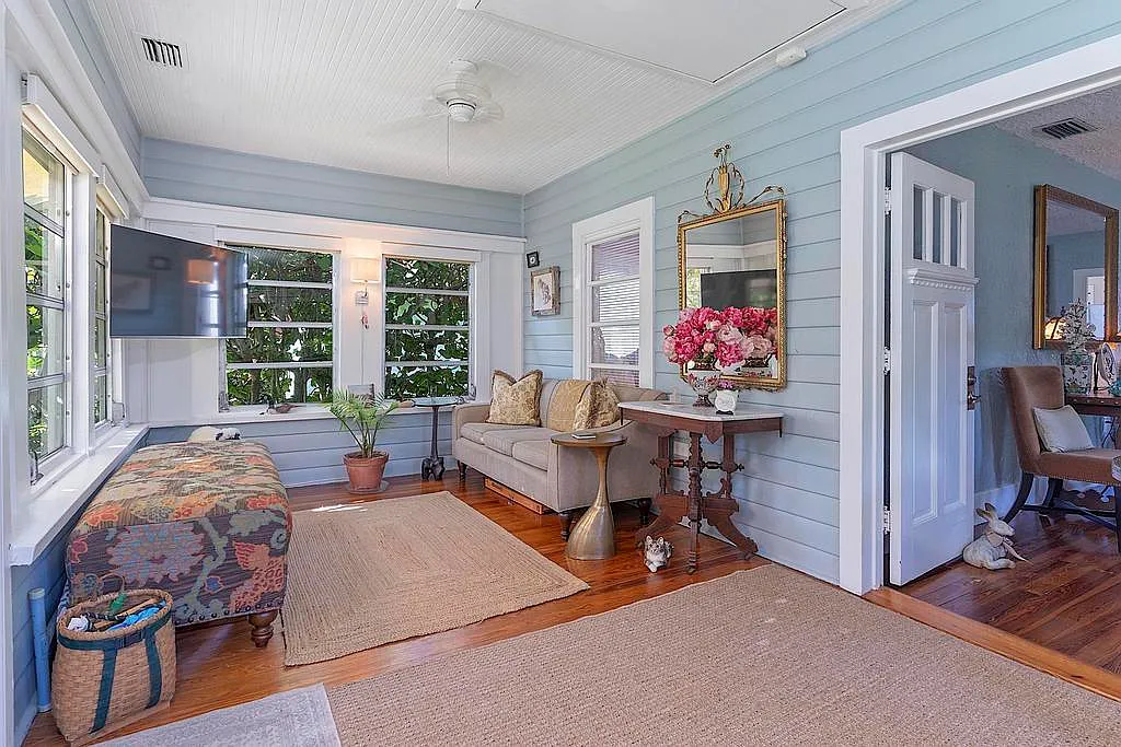 2 bed, 1.0 bath, 1012 sqft, $4,000 — Photo 3