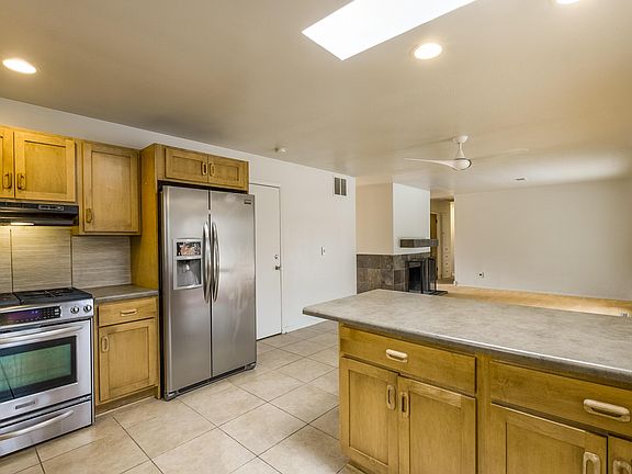 3rd image of 1105 Dakota St NE
