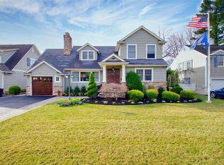 112 Brook St, Garden City, NY 11530
