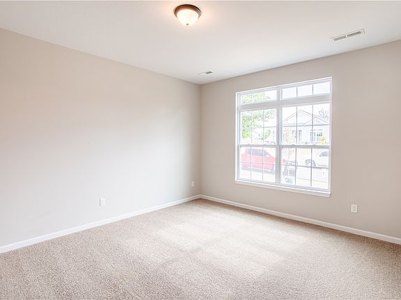 2nd image of 2047 Ravenwood Ave