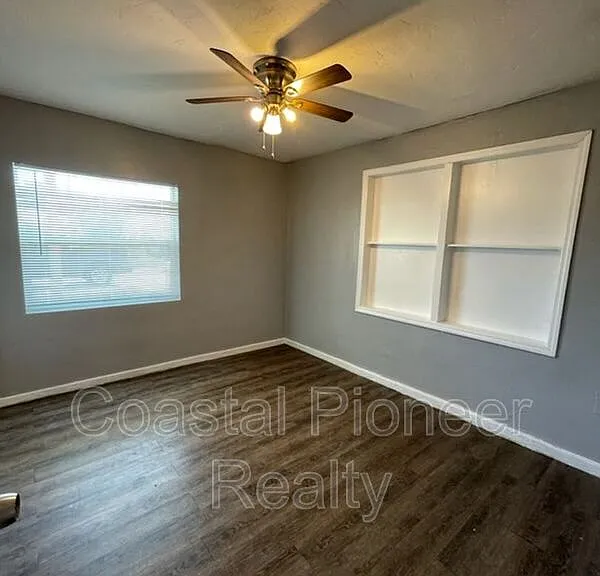 1227 Fargo St S #1 — Photo 5