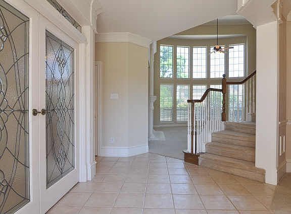 4th image of 2405 Creekwood Ct