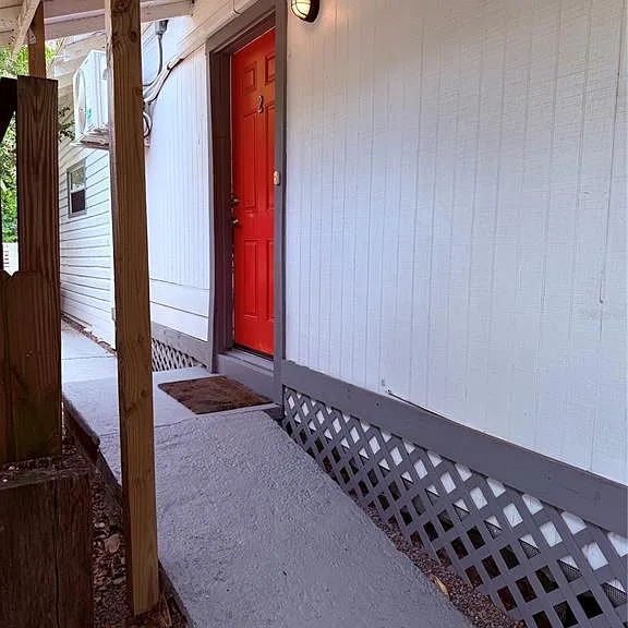 308 E Adalee St #B — Photo 2