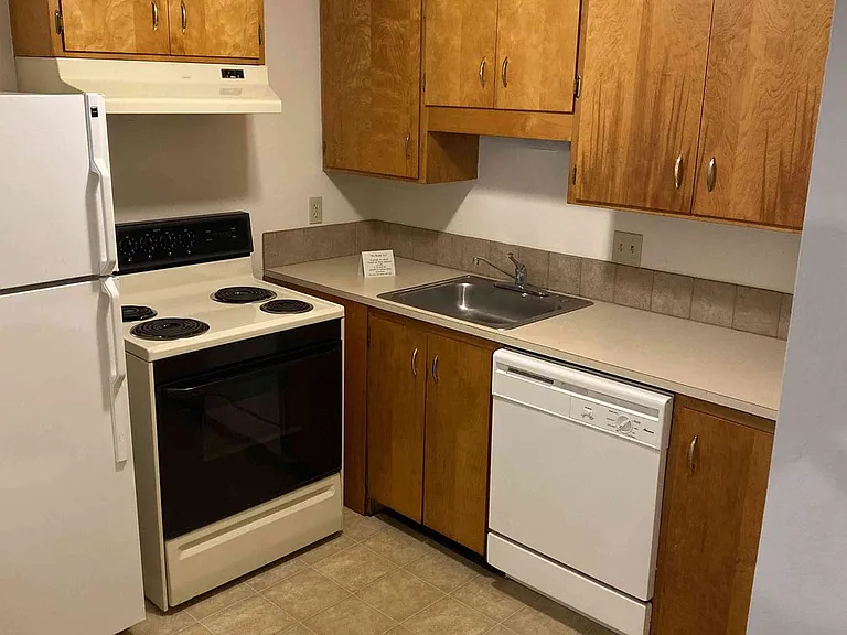 804 NE 2nd St — Photo 15