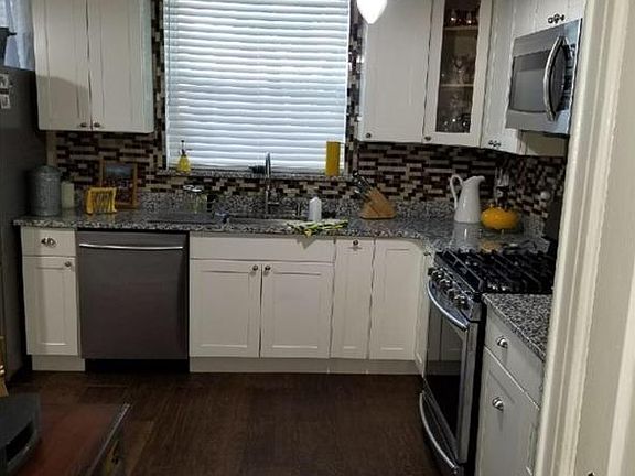 3rd image of 1364 Stratford Ave