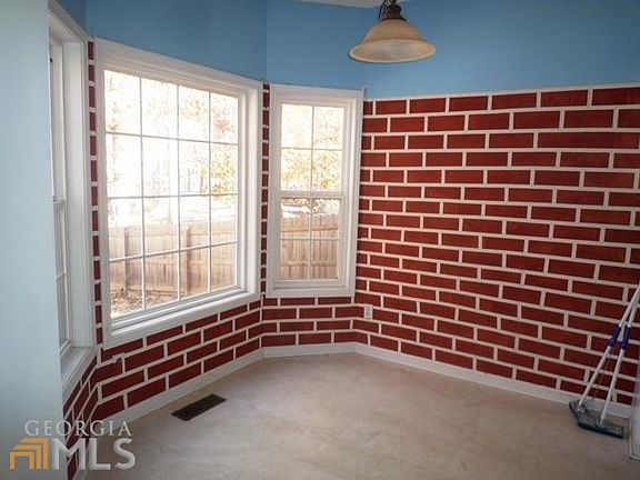 4th image of 133 Laurel Creek Ct