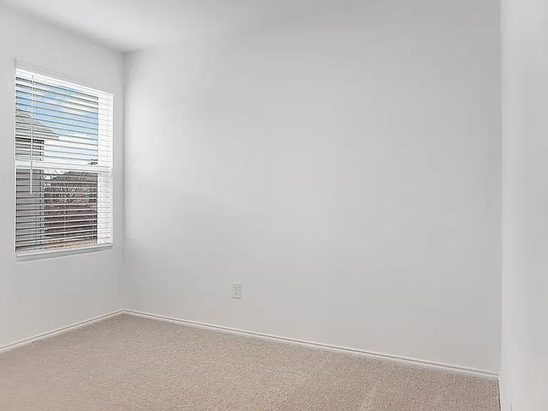 1424 Teak Ln — Photo 1