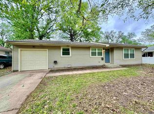 4006 SW Shunga Dr, Topeka, KS 66614