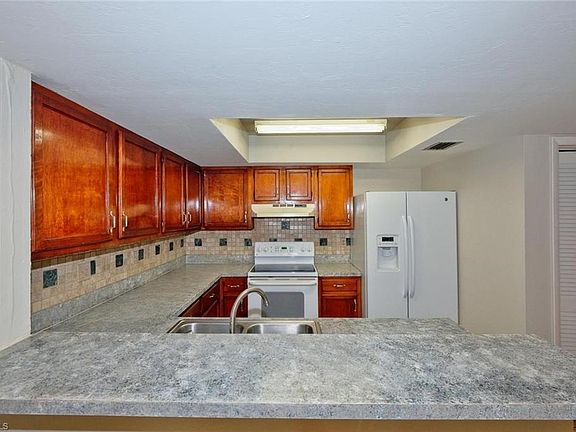 5th image of 7132 Almendro Ter APT 1