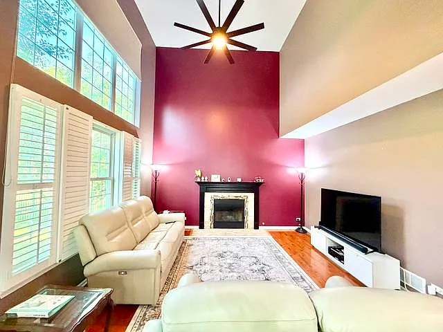 4 bed, 2.5 bath, 2862 sqft, $3,700 — Photo 2