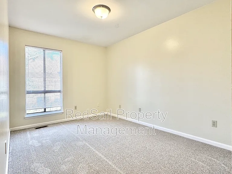 1067 Willow Green Dr — Photo 13
