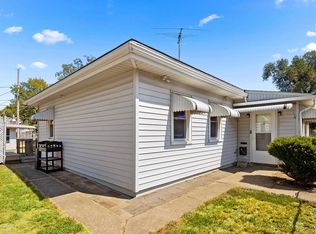 215 Charlotte St, Pekin, IL 61554