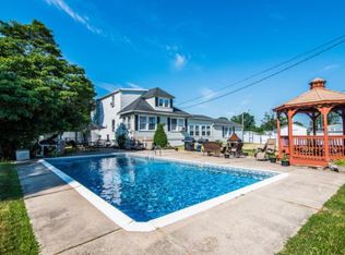 8 Seaglade Cir, Keyport, NJ 07735
